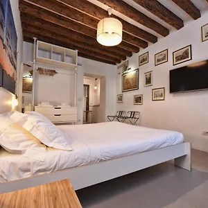 Gasthuis Lively Castello Comfort Private Bath & Privacy